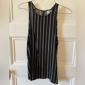 🌻Old Navy Black and White Striped Sleeveless Top